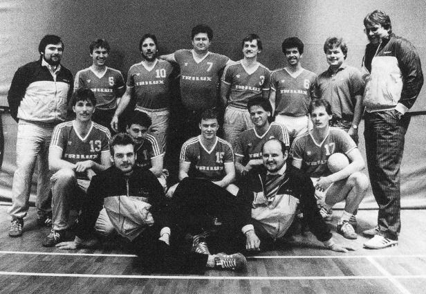 Volleyballmannschaft des TSV Rudow in der Halle